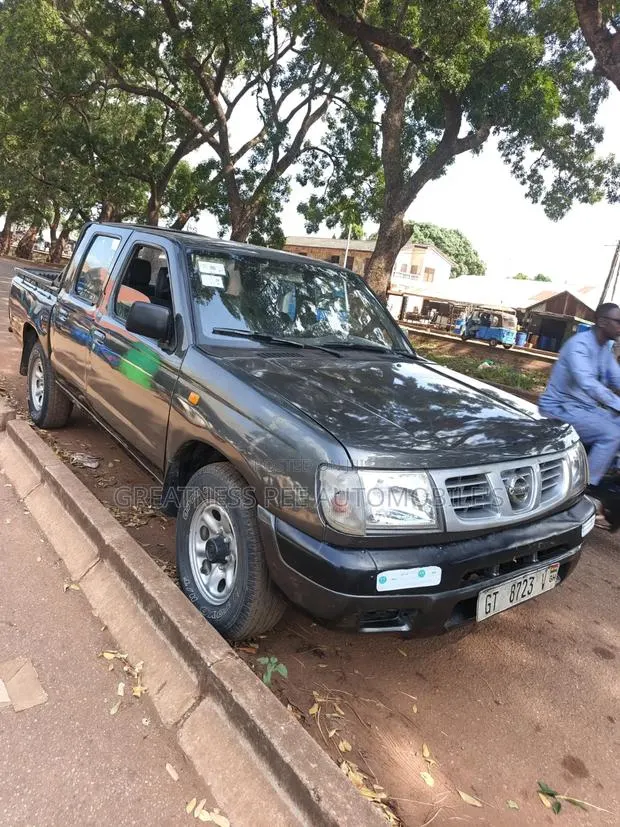 Nissan Hardbody 2003 Gray · Photo 1