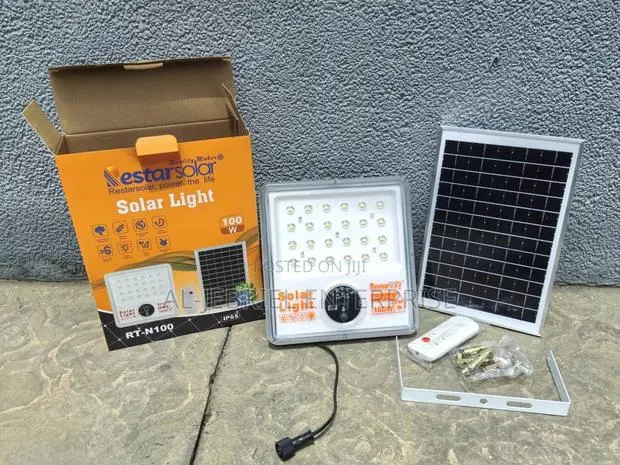 100w Solar Flood Light · Photo 1