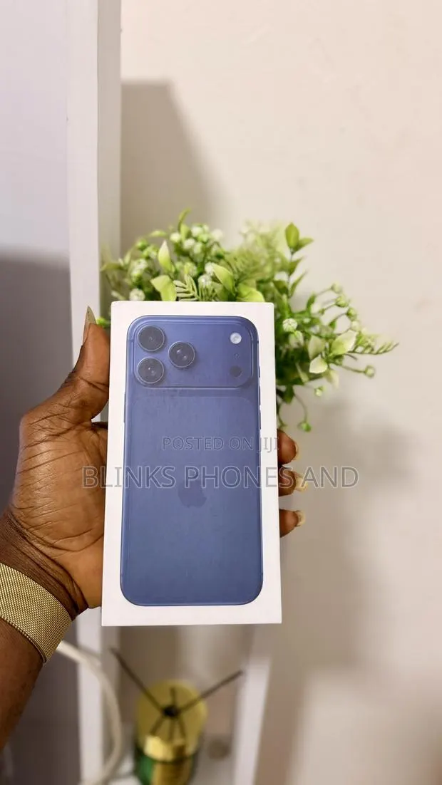 New Apple iPhone XR 128 GB Green · Photo 1