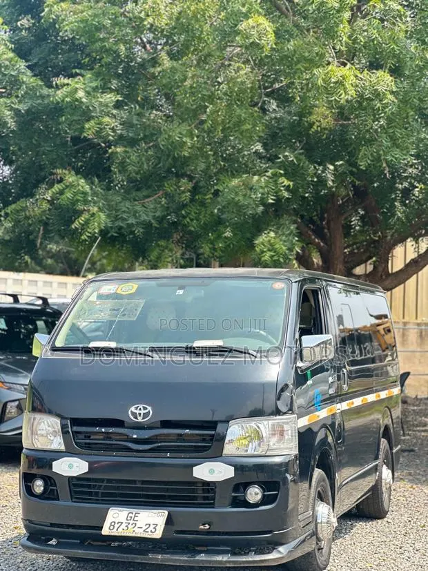 Toyota HiAce 2018 Black · Photo 1