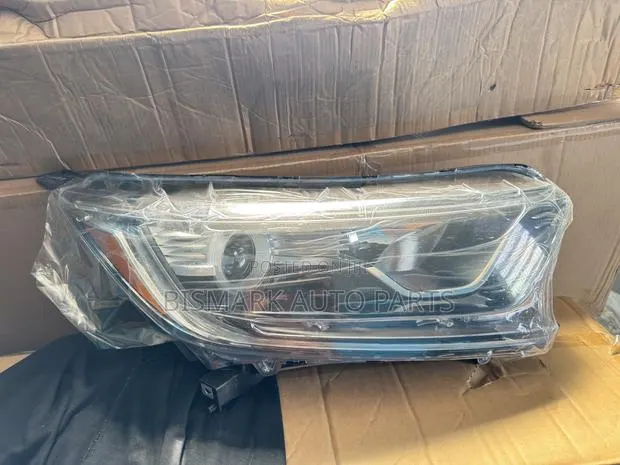 Honda CRV 2017 2018 2019 2020 2021 2022 Headlight · Photo 1