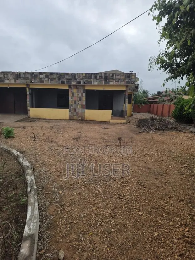 5bdrm House in Ahotor Fm, Lashibi for sale · Photo 1