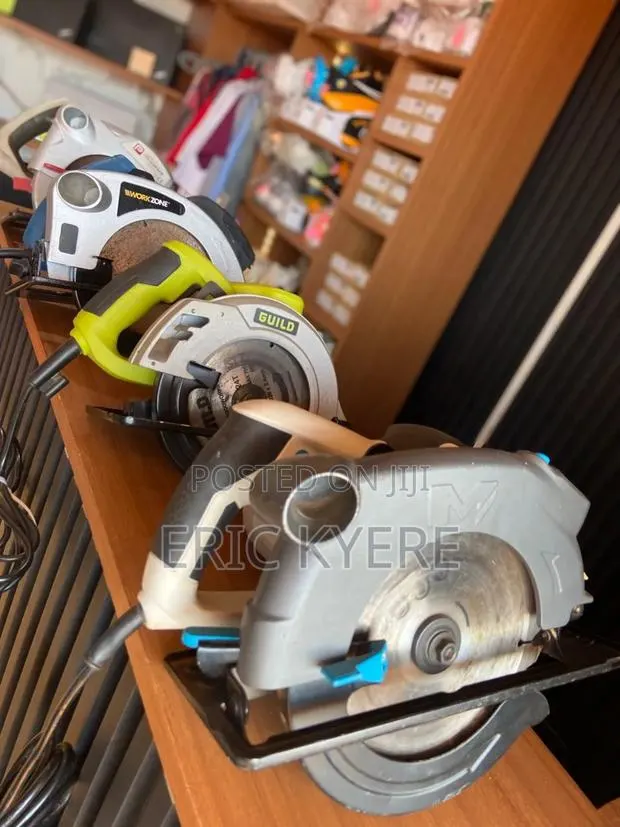 Electric Circular Saw – Uk Used · Photo 1
