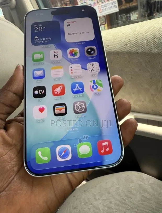 Apple iPhone 17 Pro Max 512 GB White · Photo 1