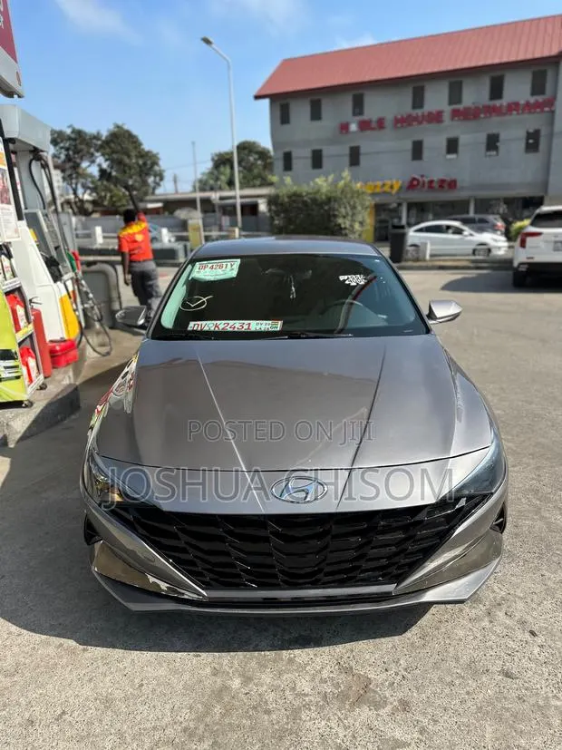 Hyundai Elantra SE 2023 · Photo 1