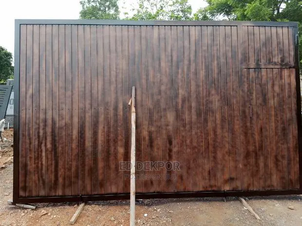 Cf Wooding Metal Gate · Photo 1