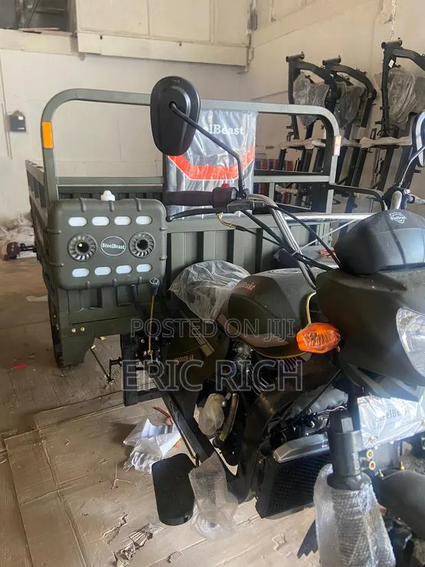 New Motorcycle 2026 Green · Photo 1