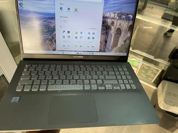 Laptop Asus VivoBook X540SA 8GB Intel Core i3 SSD 256GB · Photo 1