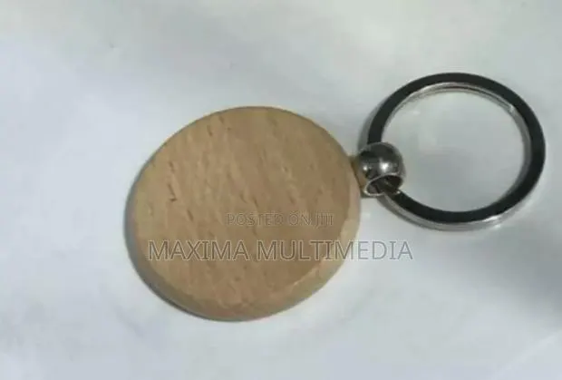 Bamboo Keyrings Holder Customised in Different Size N Shapes · Photo 1