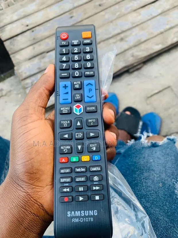 Authentic Samsung Smart Remote Control(Black). · Photo 1
