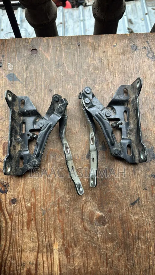 Hyundai Tucson 2022,2023,2024 Bonnet Hinge · Photo 1
