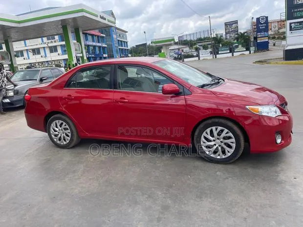 Toyota Corolla LE 4dr Sedan (1.8L 4cyl 4A) 2013 Red · Photo 1
