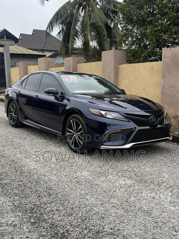 Toyota Camry 2023 Blue · Photo 1