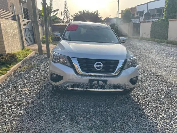Nissan Pathfinder SV 4dr 4x4 (3.5L 6cyl) 2017 Silver · Photo 1