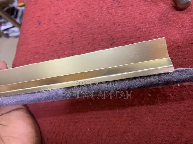 8ft Metal Door Brush · Photo 1