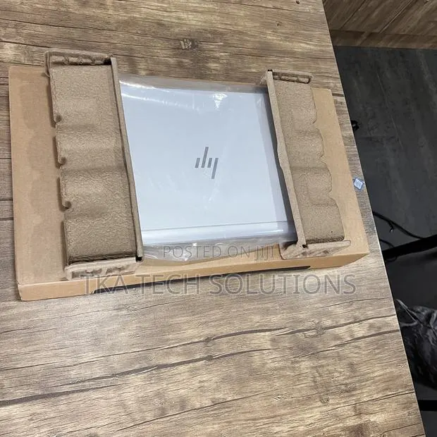 New Laptop HP EliteBook 830 G8 8GB Intel Core i5 SSD 256GB · Photo 1