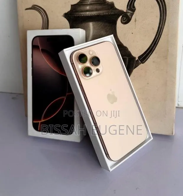 Apple iPhone 16 Pro Max 256 GB Gold · Photo 1