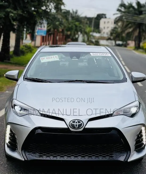 Toyota Corolla SE Special Edition 4dr Sedan (1.8L 4cyl CVT) 2017 Silver · Photo 1