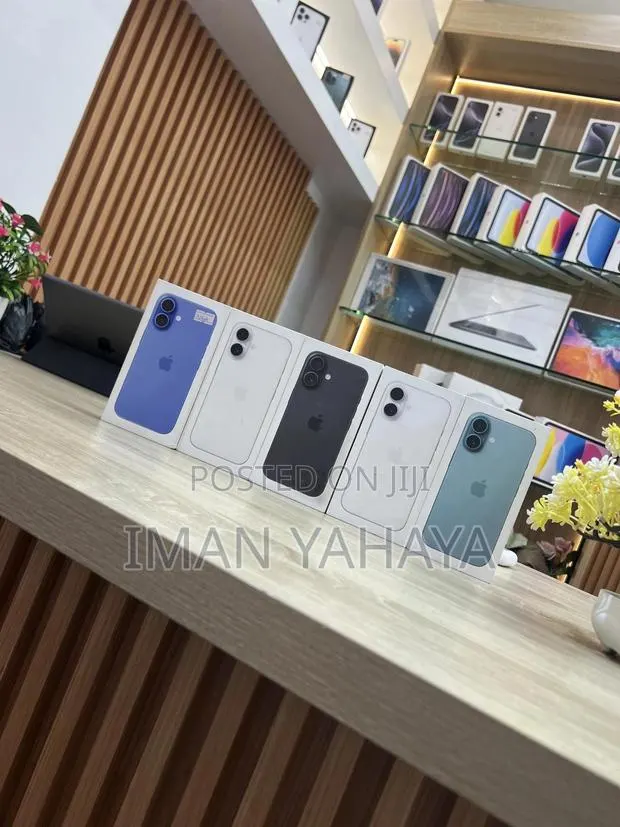 New Apple iPhone 16 256 GB Blue · Photo 1