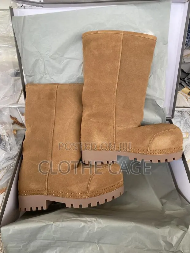 Balenciaga Alaska Fur High Boots · Photo 1