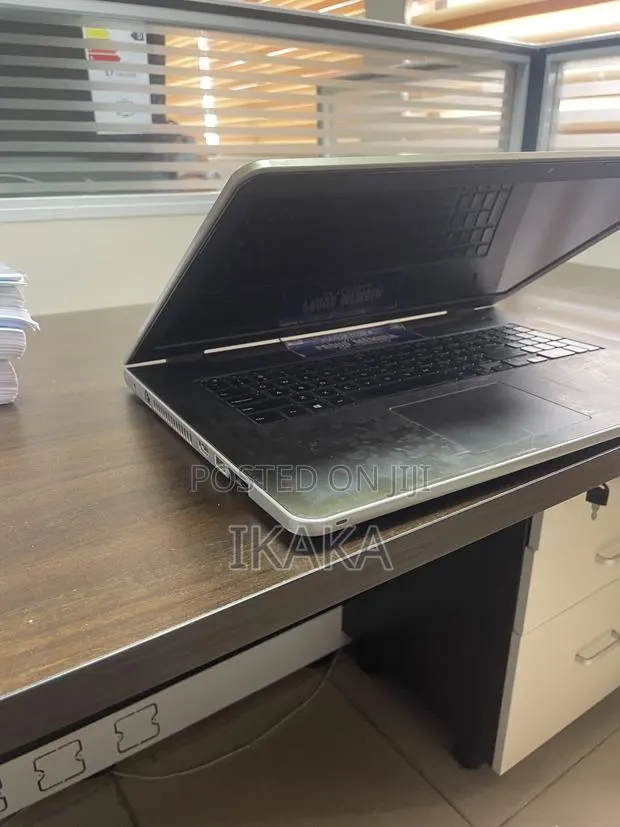 Laptop Dell Inspiron 17 5758 8GB Intel Core i5 HDD 512GB · Photo 1