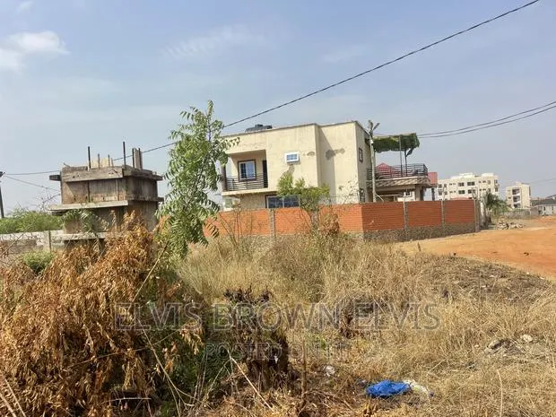 Call Me if You Want a Genuine Land for Sale at Accra · Photo 1
