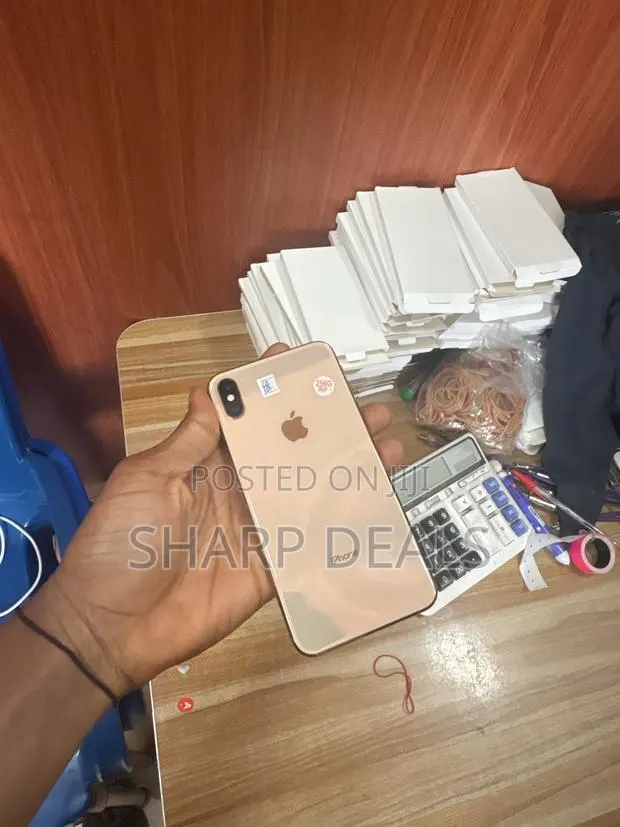 Apple iPhone XS Max 256 GB Gold · Photo 1