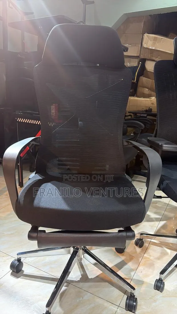 Office Chair With Footrest · Photo 1
