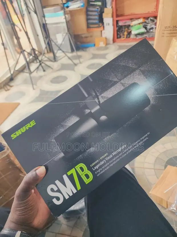Shure SM 7B Professional Microphone · Photo 1