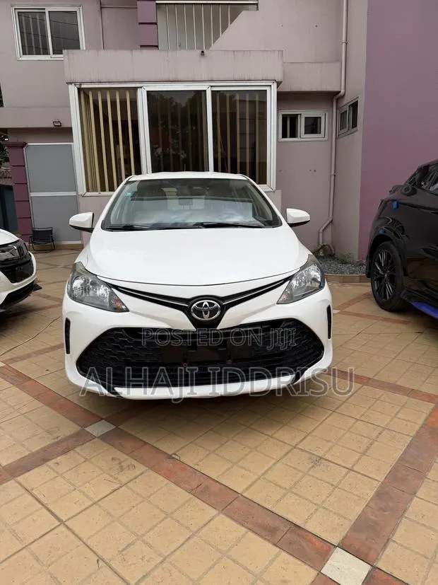 Toyota Yaris LE Hatchback 3dr 2017 White