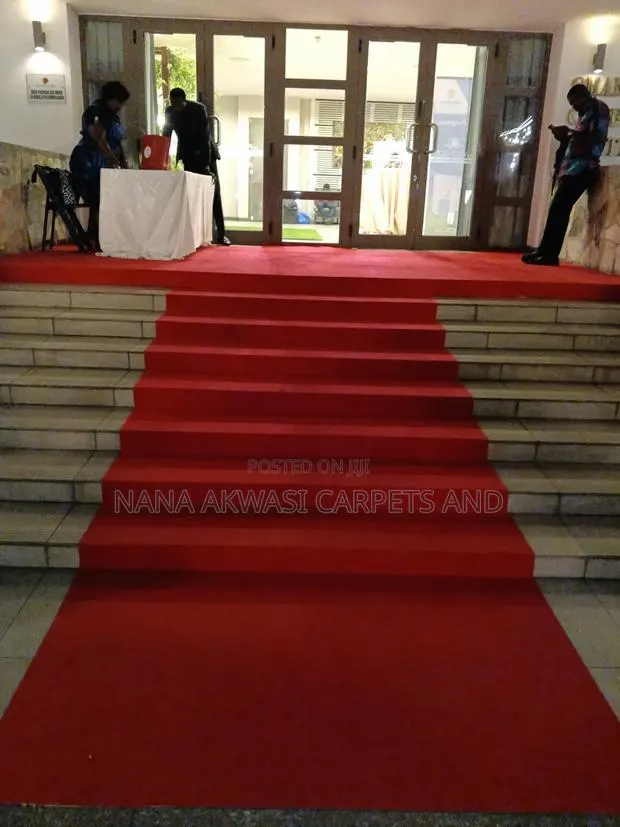 Quality and Durable Red Wine Carpet for Events and Altar · Photo 1