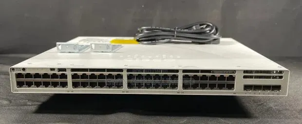 Cisco C9300-48p-E Catalyst 9300 48-Port PoE+ Switch · Photo 1