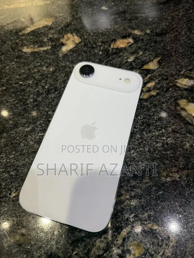 Apple iPhone Air 256 GB White · Photo 1