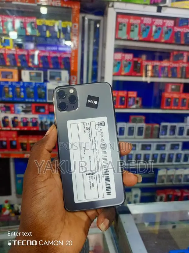 Apple iPhone 11 Pro Max 64 GB Gray · Photo 1