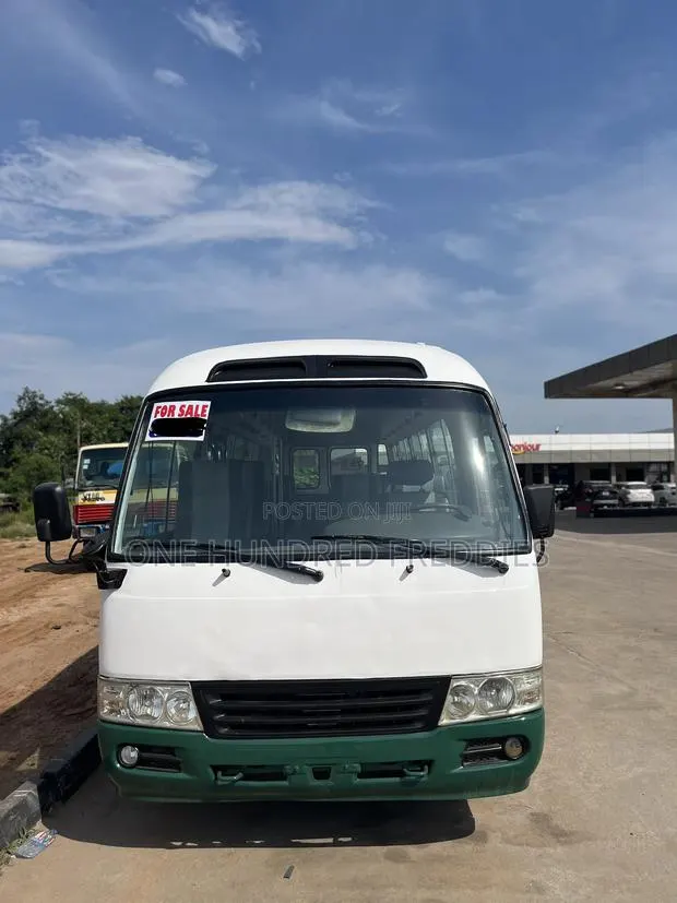 Toyota Coaster 2010 White · Photo 6