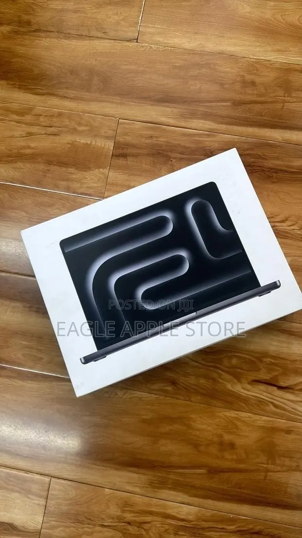 New Laptop Apple MacBook Pro 2025 M5 16GB Apple M5 SSD 1T · Photo 1