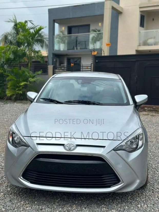 Toyota Yaris iA 1.5 FWD 2017 Gray · Photo 1