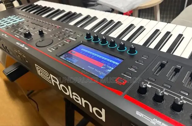 Roland FANTOM-07 Workstation Synthesizer · Photo 1