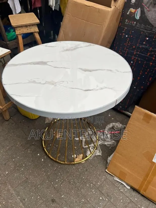 Cake Dining Coffee Table · Photo 1