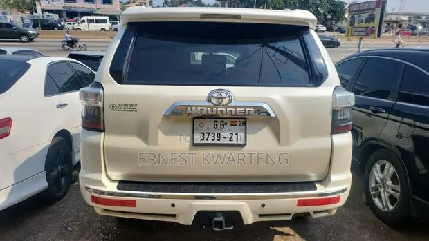 Toyota 4-Runner 2017 White Β· Photo 1