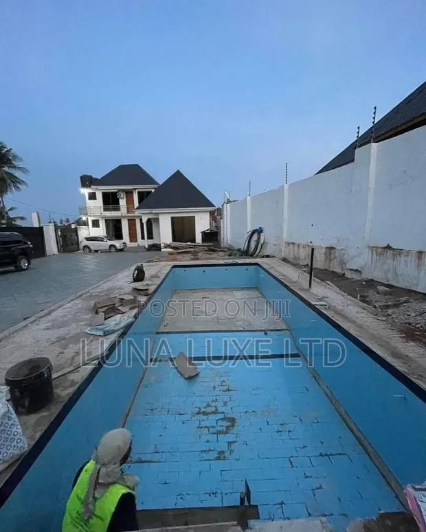 Swimming Pool Construction| Concrete Pools Accra | Luna Construction · Photo 1