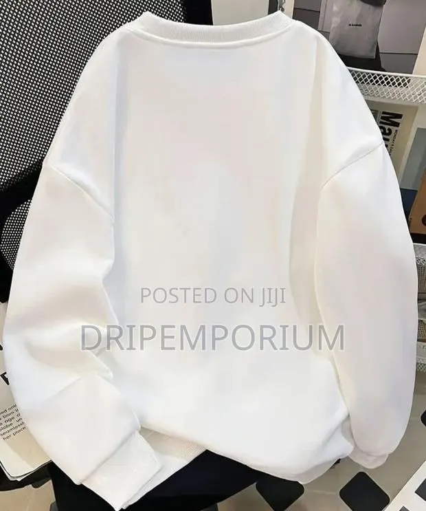 Plain Sweatshirt · Photo 1