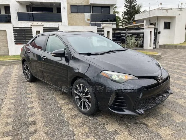 Toyota Corolla 2018 Black · Photo 1