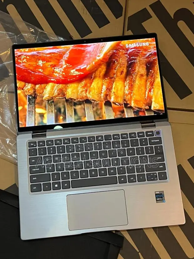 New Laptop Dell Latitude 7420 16GB Intel Core i7 SSD 512GB · Photo 1
