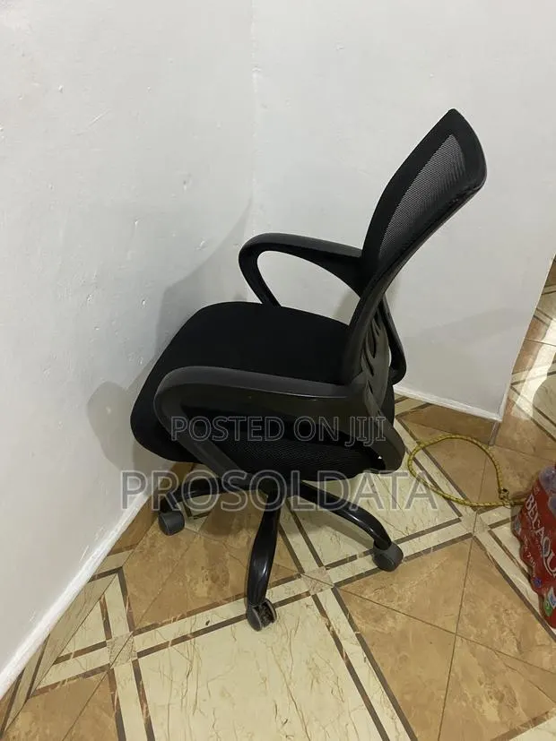 Office Swivel Chair · Photo 1