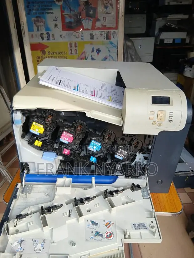 HP Color Laserjet Cp3525x · Photo 3