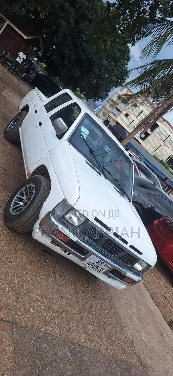 Nissan Hardbody 1999 White