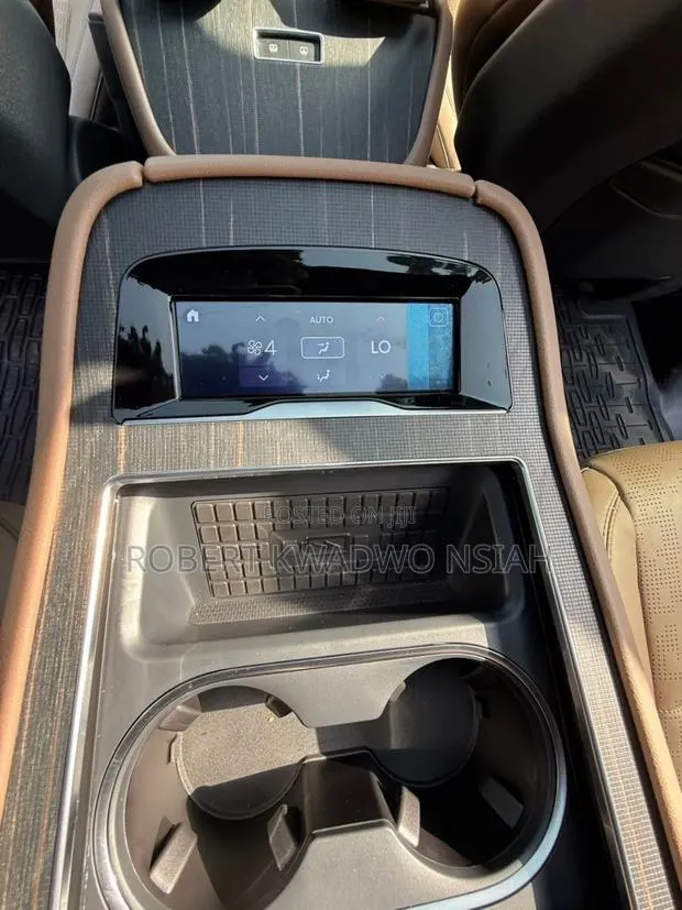 Lincoln Navigator 2025 Brown · Photo 1