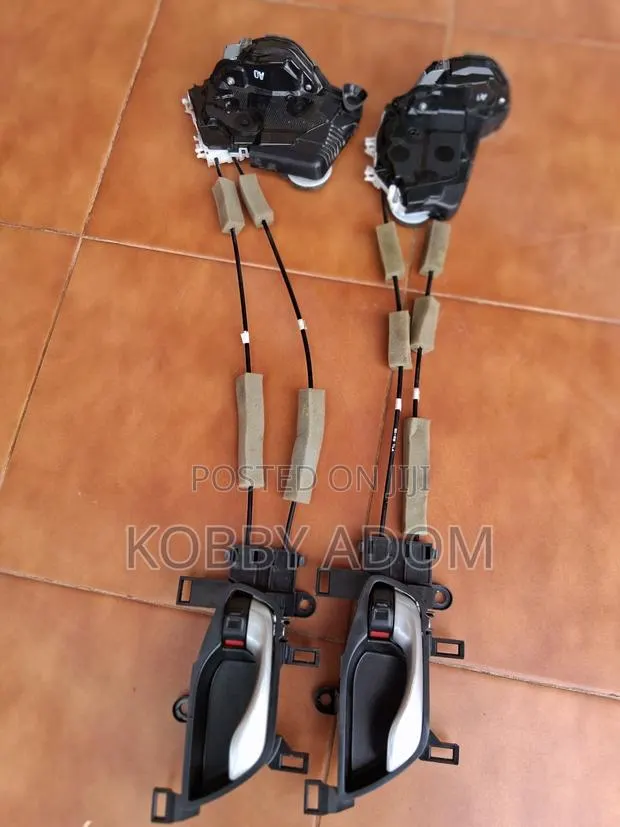 Honda CRV 2017 - 2022 Door Lock Actuator With Handle · Photo 1