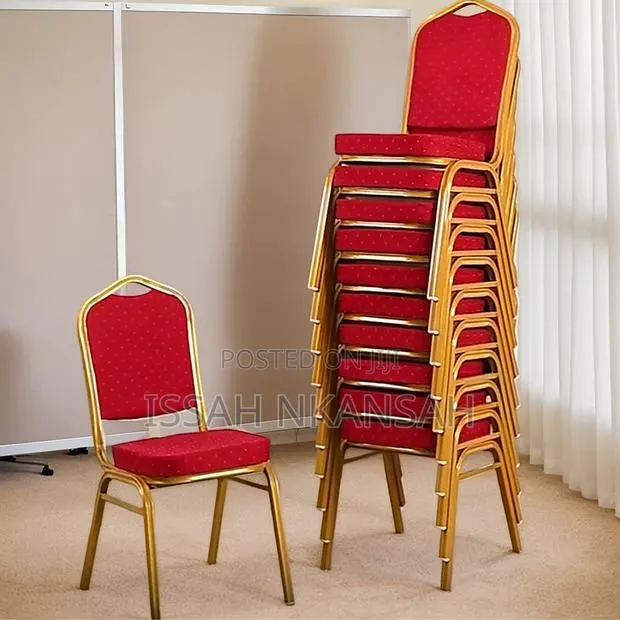Red Confrece Chair · Photo 1